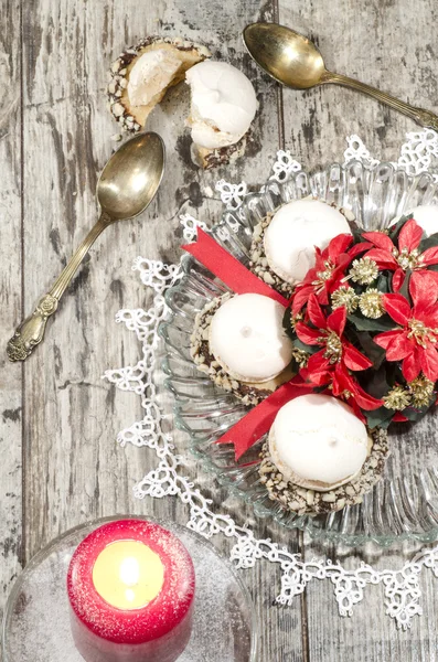 Boże Narodzenie dekoracje z wstążki świece i ciasteczka — Zdjęcie stockowe