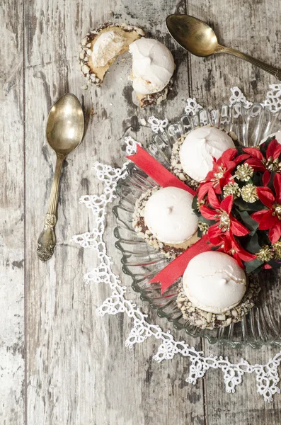 Decoração de Natal com velas fitas e biscoitos — Fotografia de Stock