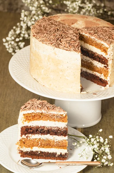 Baharatlı kahverengi tereyağı frosting ile çikolata kabak pasta — Stok fotoğraf