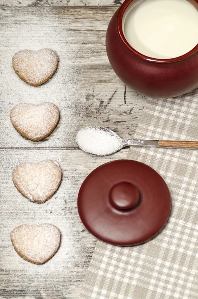 Homemade cookies Valentine's Day and cup of milk — Stock Photo, Image