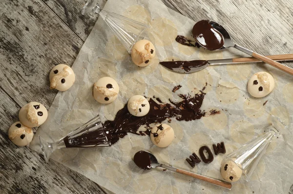 Funny meringue with chocolate on baking paper — Stock Photo, Image