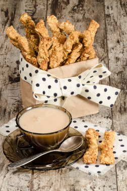 sarımsak peynir ekmek sopa ve siyah çay sütlü