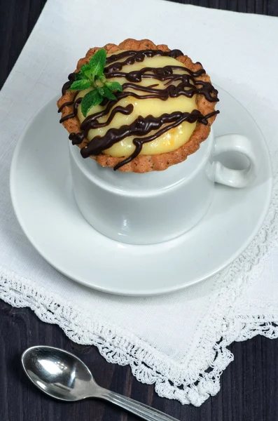 Tartlets z francuski krem i mięty — Zdjęcie stockowe
