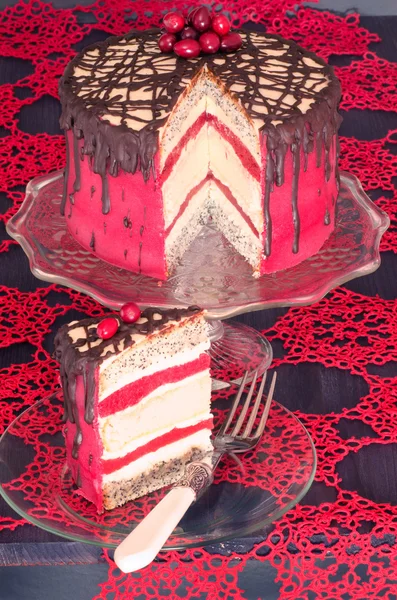 Piros mák, marcipán és csokoládé torta — Stock Fotó