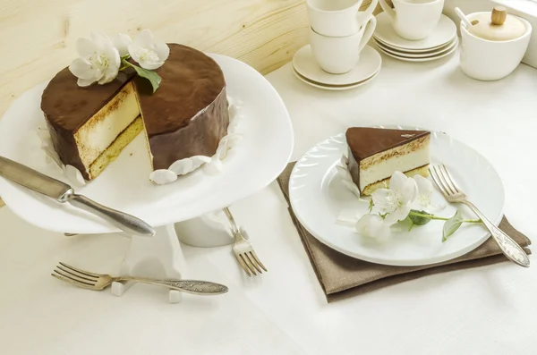 Souffleurkuchen mit Schokoladenglasur — Stockfoto