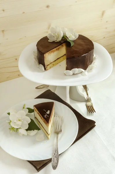 チョコレート艶出しとスフレ ・ ケーキ — ストック写真