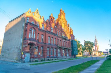 Gusev 'deki Peoples Bankası binası. Kalininingrad bölgesi, Rusya.