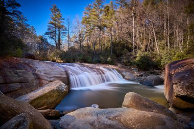 Turtleback Falls, Kuzey Carolina yakınlarındaki Gorges State Park 'ta.