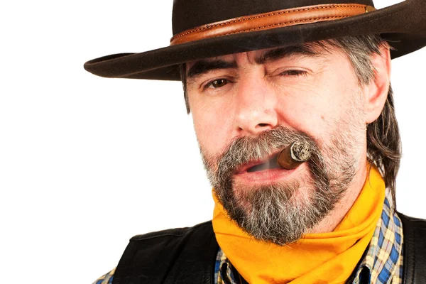 Amerikanischer Cowboy raucht Zigarre — Stockfoto