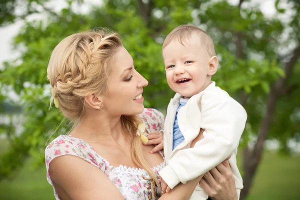 Mãe e filho — Fotografia de Stock