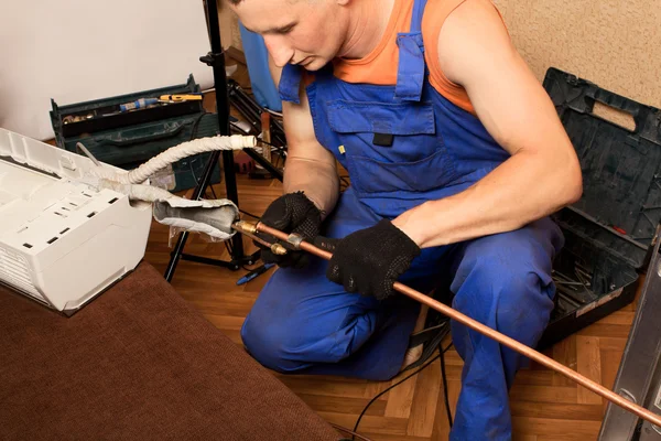 air conditioning ana yeni Klima yüklemeye hazırlanılıyor