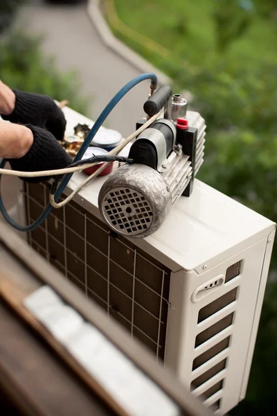 air conditioning ana yeni Klima yüklemeye hazırlanılıyor