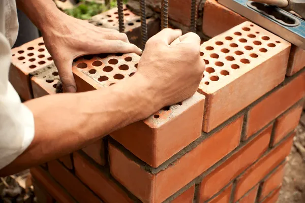 Werken in uitvoering. bakstenen tot vaststelling van — Stockfoto