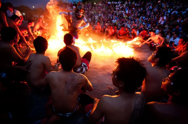 在巴厘岛 12 月 30 日: 传统巴厘岛 Kecak 和火舞 — 图库照片