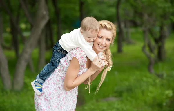 Mãe e filho — Fotografia de Stock