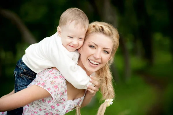 Mère et fils — Photo