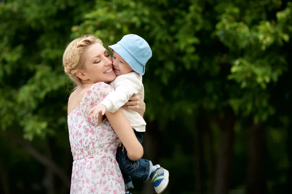 Mãe e filho — Fotografia de Stock