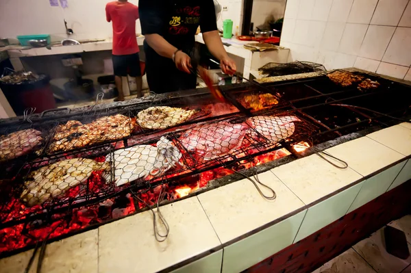 Bali - 30 Aralık: deniz ürünleri Restoran, Aralık'ta hazırlanıyor. — Stok fotoğraf