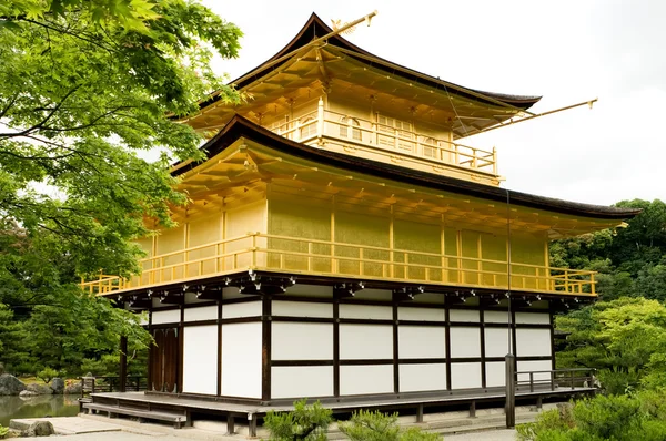 КЁТО - 29 мая: Храм Кинкакудзи 29 мая 2008 года в Киото. Япония — стоковое фото