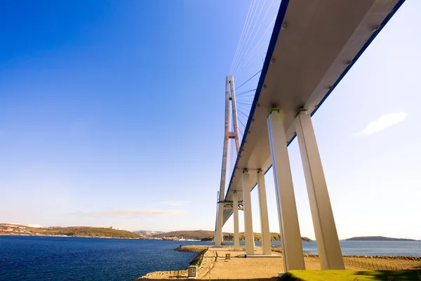Askılı köprü Rus Adası'na. Vladivostok. Rusya. — Stok fotoğraf