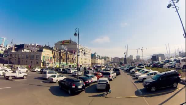 VLADIVOSTOK - OCTOBER 18 : timelapse, downtown area, main square view — Stock Video