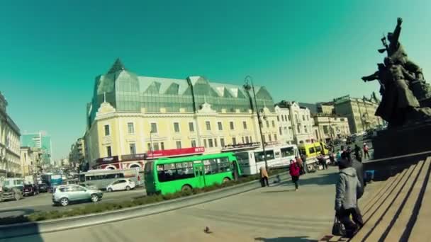 VLADIVOSTOK - 18 OTTOBRE: centro città, vista panoramica dalla piazza principale — Video Stock