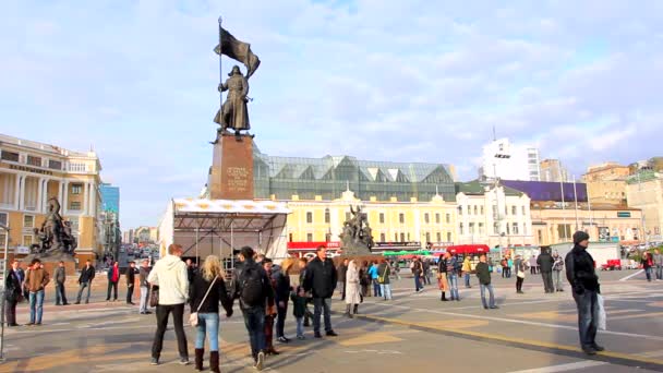 Wladiwostok - 19. Oktober: Innenstadt, Blick auf den Hauptplatz — Stockvideo