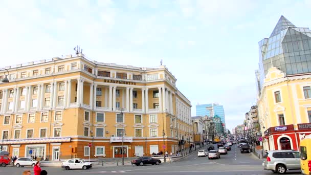 Vladivostok - 19 oktober: centrum, uitzicht vanaf plein — Stockvideo