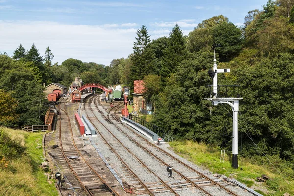 2020年9月に見られるノースヨークシャー鉄道のゴーランド駅 これは哲学者の石のホーグスミード駅として使用された — ストック写真