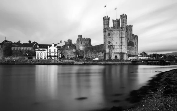 Larga Exposición Del Castillo Caernarfon Capturado Atardecer Octubre 2021 — Foto de Stock