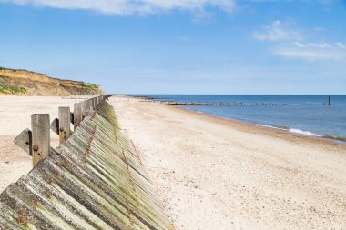 Kuzey Norfolk sahillerinde sular çekildiğinde Happisburgh sahillerine tepeden bakan.