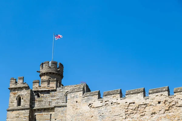 Union Jack Sobre Castillo Lincoln Visto Junio 2021 Bajo Cielo — Foto de Stock