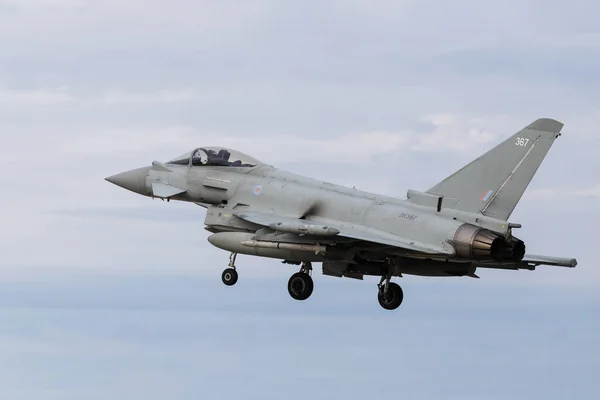 2021年6月 英国皇家空军台风在林肯郡的皇家空军康比 Royal Air Force Coningsby 经过训练后登陆 — 图库照片