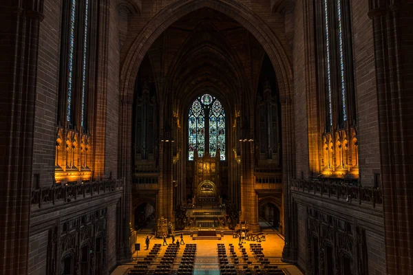 Regardant Vers Autel Impressionnante Cathédrale Anglicane Liverpool Que Les Touristes — Photo