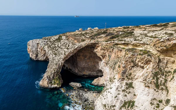 Malta 'nın güney kıyısındaki Blue Grotto mağarası Nisan 2022' de görüldü..