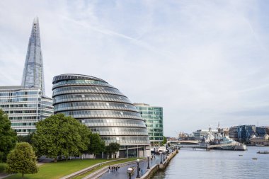 Belediyenin resmi Mayıs 2022 'de Londra Thames Nehri üzerindeki Tower Bridge' den çekilmiştir..