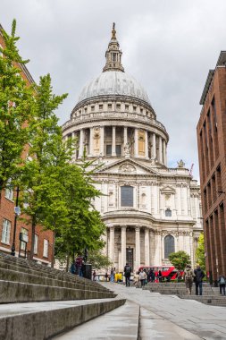 Vaaz Yolu 'ndaki adımlar Mayıs 2022' de Londra 'da ele geçirilen görkemli Aziz Pauls katedraline doğru gidiyor..