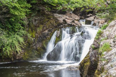 Beezley Falls, Yorkshire Dales 'teki Ingelton Şelaleleri Patikası' nda çekilmişti..