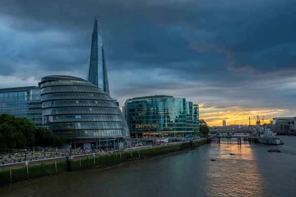 Sun Sets City London Allowing Just Rover Thames Lit Golden — Foto de Stock