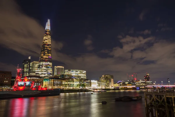 Georges Flag Illuminated Shard Seen Hms Belfast Lit Red Both — Zdjęcie stockowe