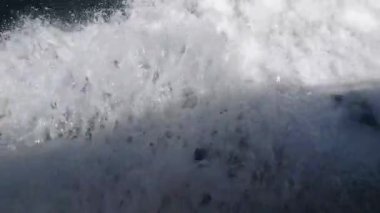 Kumsal bölgesi. Doğal manzara, güneşli bir günde güzel tropikal plaj ve deniz..