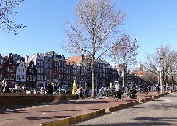 Reis Door Amsterdam Mooie Huizen Grachten Voorbijgangers — Stockfoto
