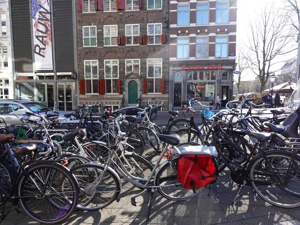 Reis Door Amsterdam Mooie Huizen Grachten Voorbijgangers — Stockfoto