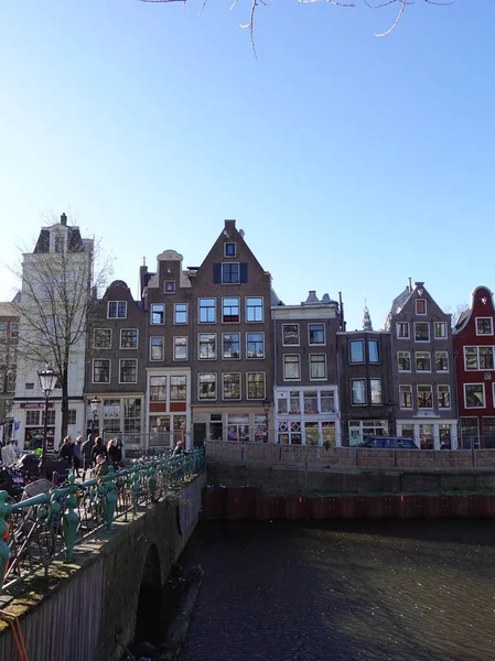 Viaggia Amsterdam Belle Case Canali Passanti — Foto Stock