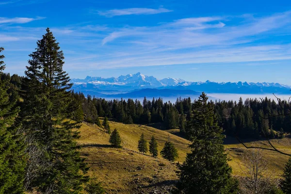 On the Sentes de la Dole from La Rippe, Jura mountains, Switzerland, in autumn — Stock Photo, Image