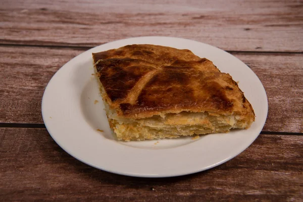 Pithiviers, aluat de patiserie Galette des Rois cu frangipane cremă cu migdale albe supraterane — Fotografie, imagine de stoc