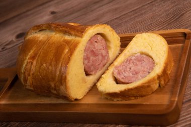 Sosis sosisli Lyonnais Brioche, Morteau sosisi.