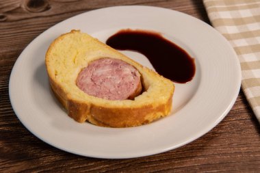 Sosis sosisli Lyonnais Brioche, Morteau sosisi.
