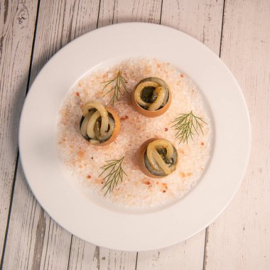 Mürekkeple çırpılmış yumurta tarifi, kalamar tagliatelle. 