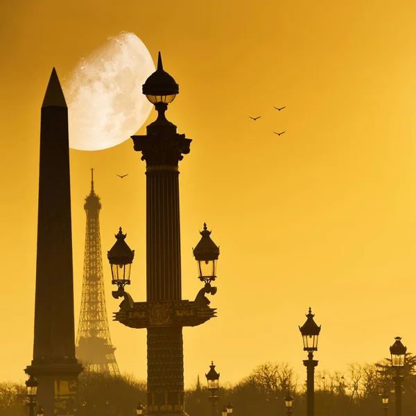 Eiffel Tower and Place de la Concorde and big moon in yellow sky — 图库照片